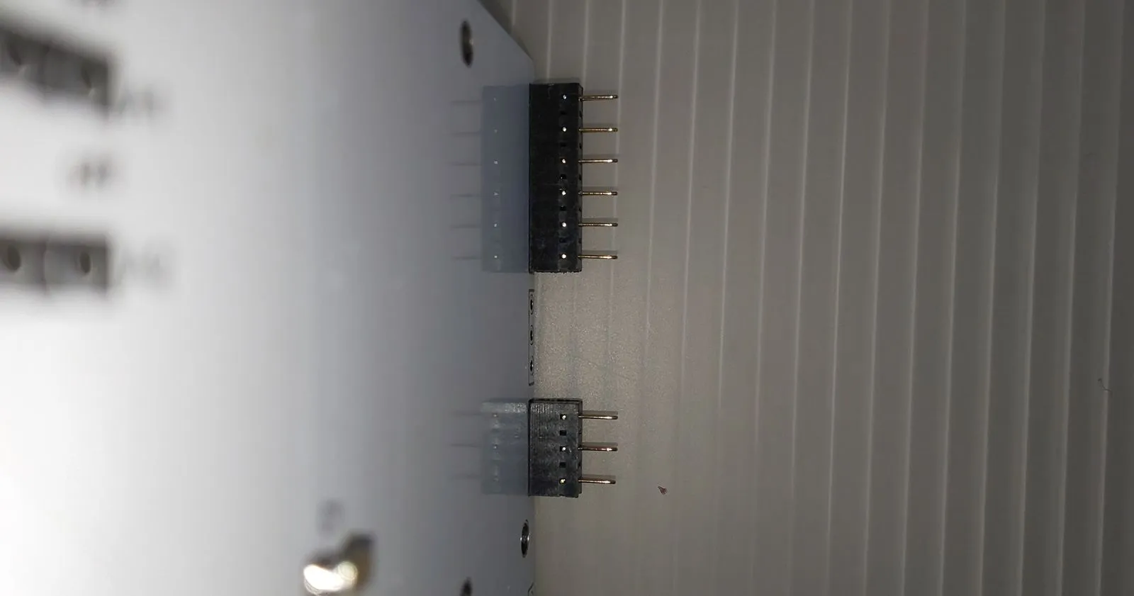 コンスルーは内向き